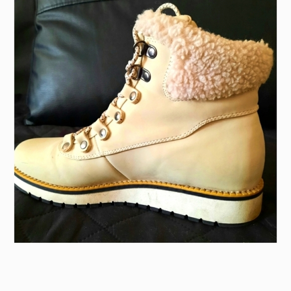 Women boots! Size 7, $ 50 - Picture 6 of 7